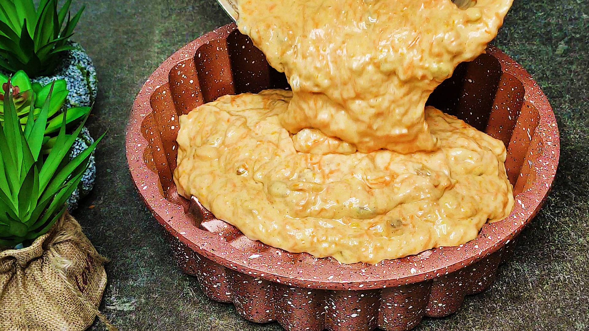 Им хочется делиться! Те кто сомневался, уже готовят по этому рецепту (морковный пирог) смотреть онлайн