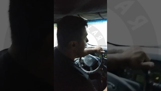 Пузан с монтировкой надул в штаны, общаясь с нашей дружиной смотреть онлайн