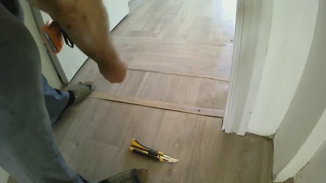 Порожки на стыки линолеума. смотреть онлайн