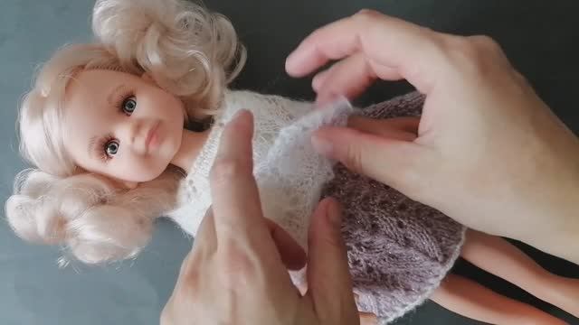 Подарок-сюрприз. Ажурные платочки для кукол