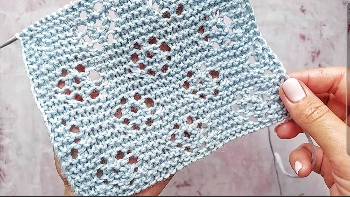 Платочная вязка с ажурными цветами для вязания пледа, палантина, джемпера смотреть онлайн