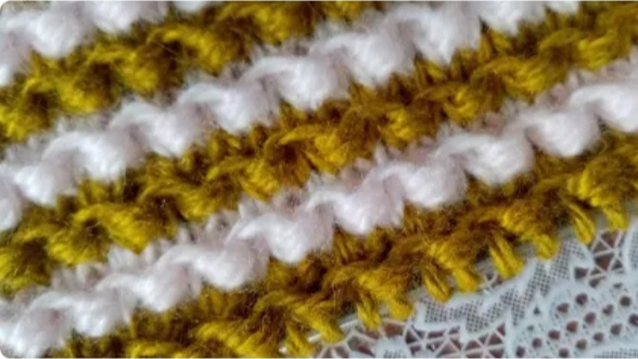 Двухцветный узор спицами смотреть онлайн