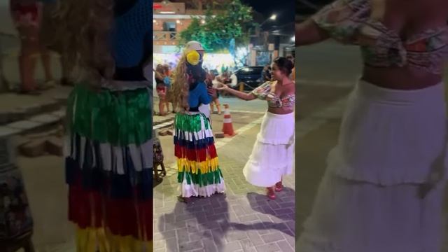 Потанцуй со мной, а не с куклой!