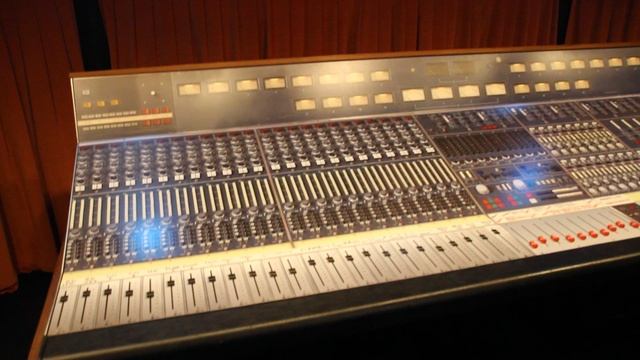 Швейцария. Музей Фредди Меркьюри и студии звукозаписи «Mountain Studios» в казино Монтрё. смотреть онлайн