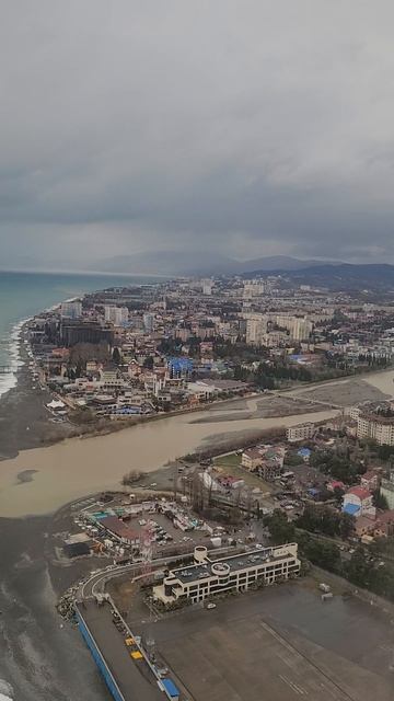 Курортный город под крылом самолета смотреть онлайн