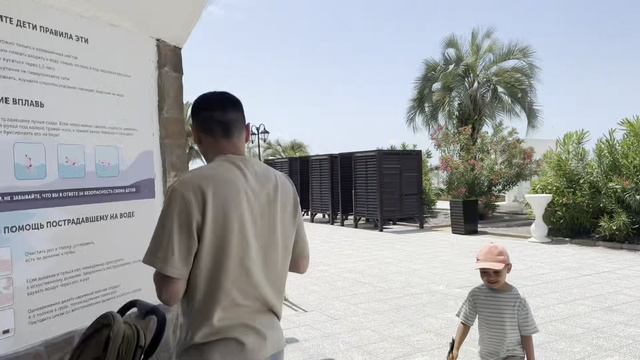 Погода в Сочи наладилась, а мы с вами идём на море\Территория санатория ""Заполярье"" смотреть онлайн