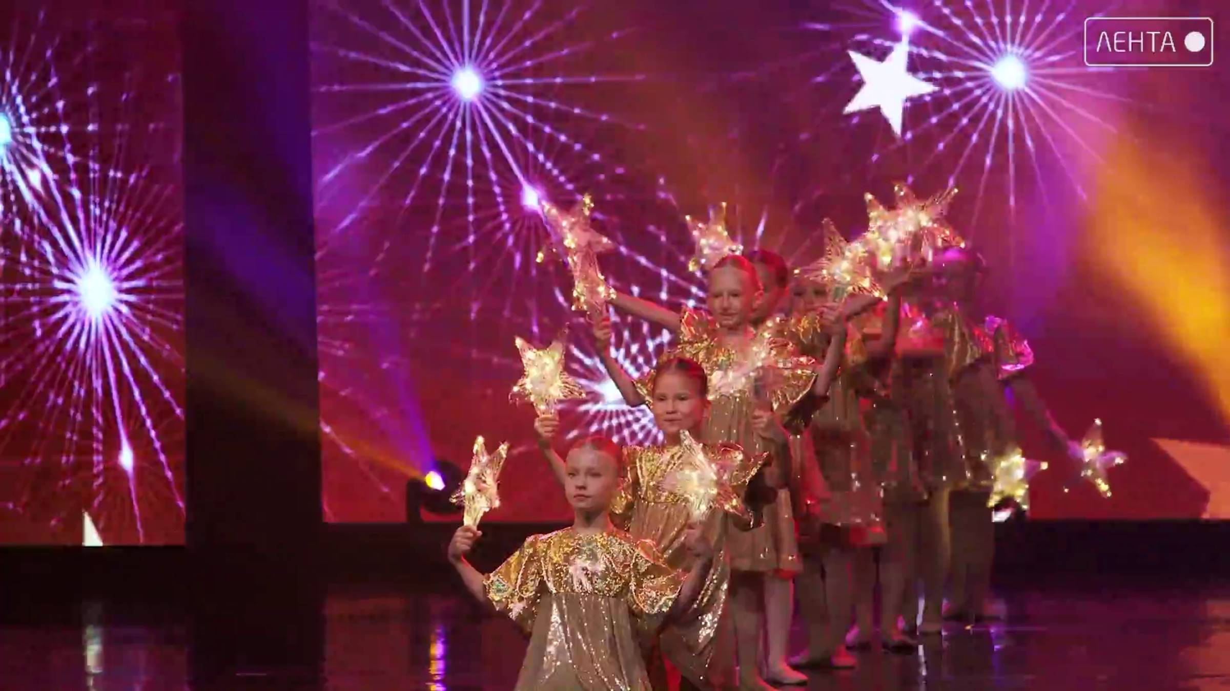 Фрагмент отчётного концерта Образцового хореографического ансамбля «Жемчужина Приморья» смотреть онлайн