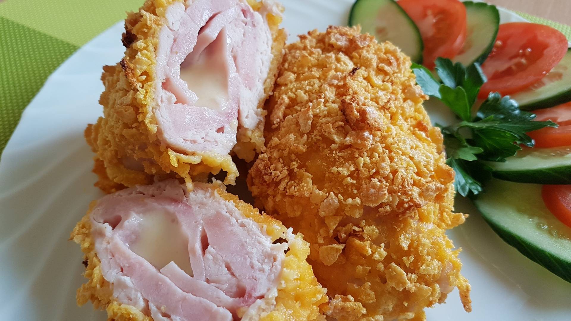 Куриное филе в хлопьях с ветчиной и сыром смотреть онлайн