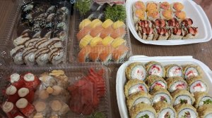 ВЛОГ : ОЧЕНЬ ВКУСНЫЕ РОЛЛЫ / ЛЕТНИЕ ШЛЁПКИ ДЛЯ МУЖА