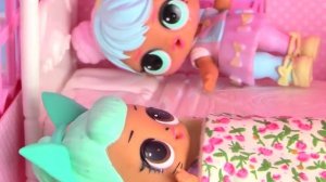 Куклы-сюрпризы LOL Дерутся из-за доставки пиццы и лазают по дому на дереве