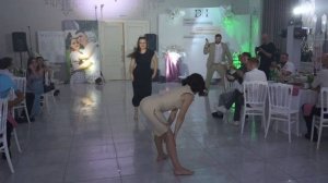 Смешной конкурс для девушек на свадьбе