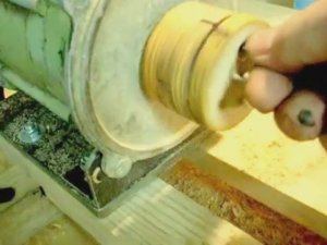 Шкив для электродвигателя из фанеры, резцы для токарного по дереву.