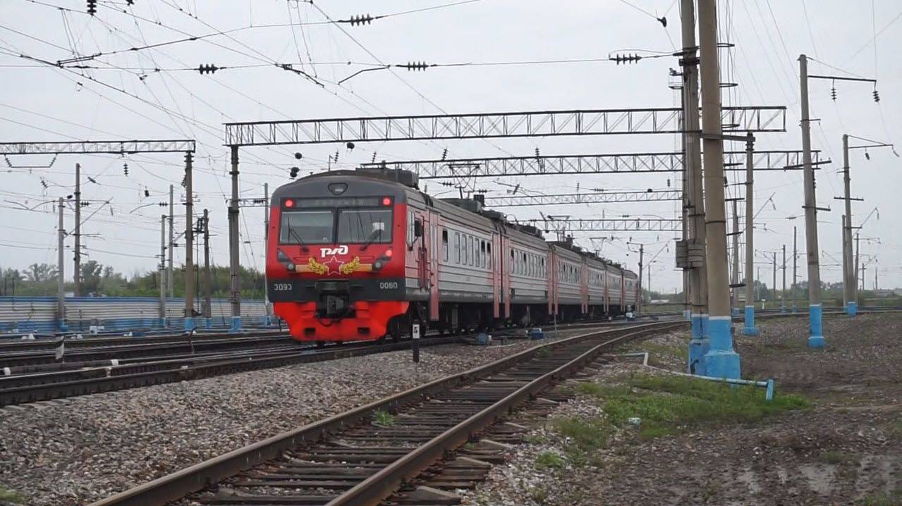 Электропоезд ЭД9Э-0060 смотреть онлайн