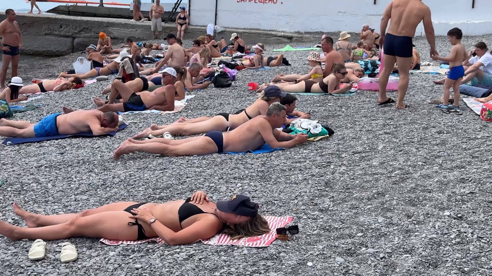 Ежедневная вебкамера Ялты. Температура морской воды. 17 июня 2025 смотреть онлайн