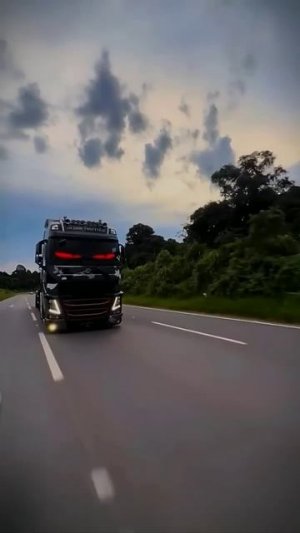 #Авто, Большие глаза на фуру лобовое