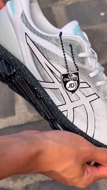 Спортивная модель Asics Gel-Quantum 360 VIII смотреть онлайн
