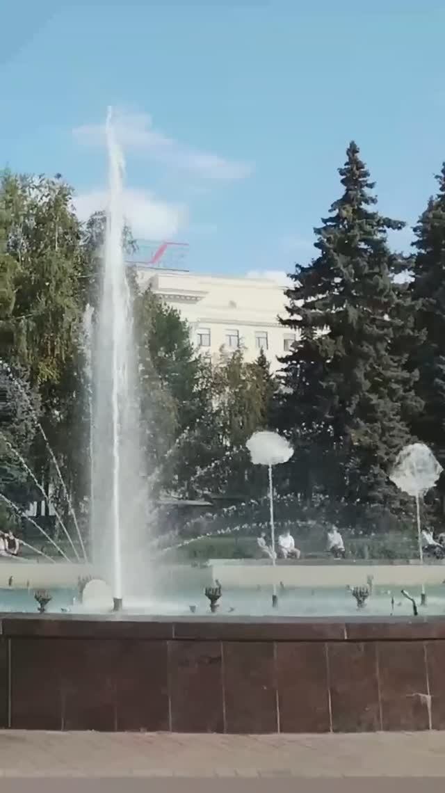 Фонтан с музыкой в Челябинске смотреть онлайн