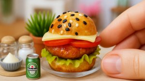 Потрясающий Куриный Бургер в Миниатюре 🤩 Как Приготовить Мини Бургер? 🍔 Мини Кухня