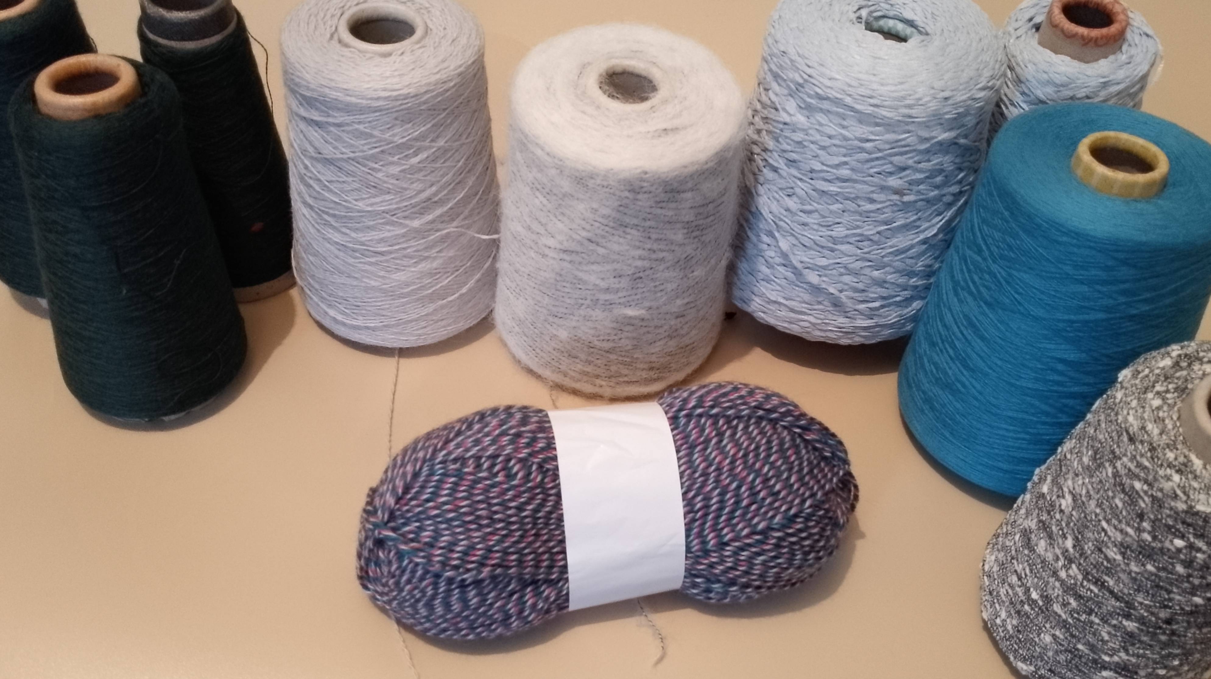 Влог. Иду на почту за посылками, в Вайлдберриз. Покупки в Магните. Распаковка подарка и пряжи. смотреть онлайн