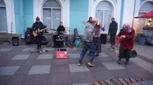 ХАРДБАСС в центре Питера .БАБУШКИ ВСПОМНИЛИ МОЛОДОСТЬ.