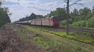 ТОЛЬКО ГРУЗОВЫЕ ПОЕЗДА РАНО УТРОМ ЕДУТ ПО МАГИСТРАЛИ.
