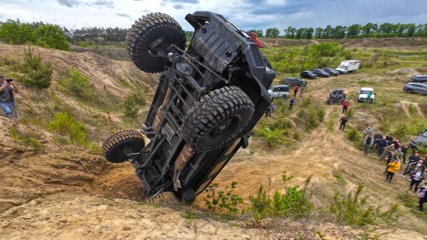 ПЕРЕВЕРНУЛИ ГЕЛИК! беспощадная ГОРА ПСИХОВ