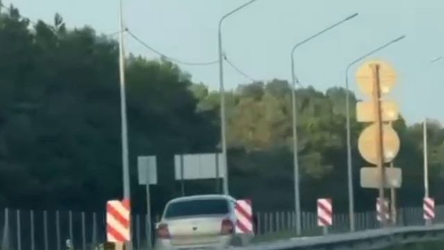 LADA Granta по встречной полосе смотреть онлайн