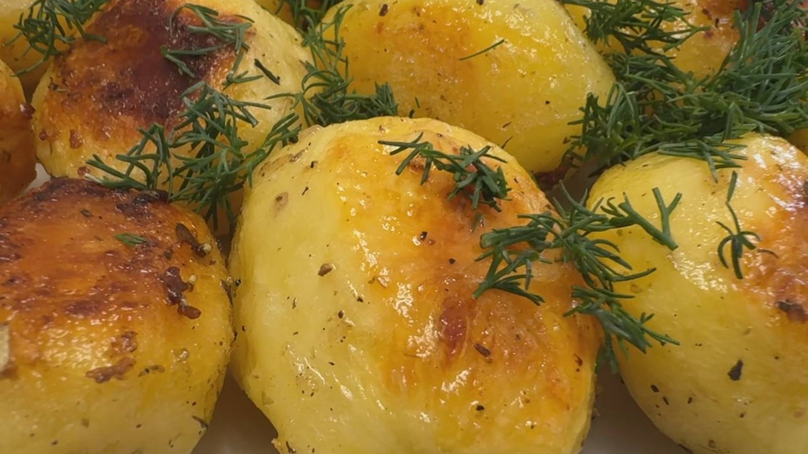 Этот золотистый ЧУДО-картофель готовится в бумаге, он просто волшебный! смотреть онлайн