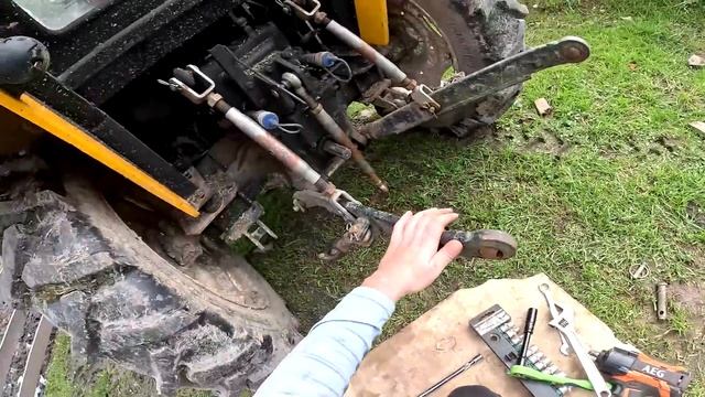 Кто вылупился ? Снял кабину с трактора ! ХУТОР В ЛЕСУ №724 смотреть онлайн