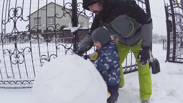 Валяемся в снегу / Артём лишился зуба смотреть онлайн