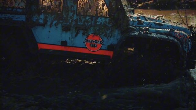 Летняя радиоуправляемая мощь и сила на бездорожье MJX H8H Defender смотреть онлайн