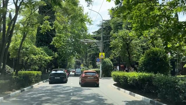 Ялта. Разворот с Московской на Киевскую на автовокзале до ост. "Ромашка". 11.06.25.Крым.Crimea.Yalta смотреть онлайн