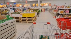 Приехали в магазин Ашан за продуктами. Раньше на эти деньги можно было купить максимально набитую пр