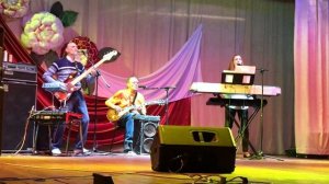 "Не прячь зелёные глаза". Исполняет кавер-группа "Белый Омут". Запись с концерта.