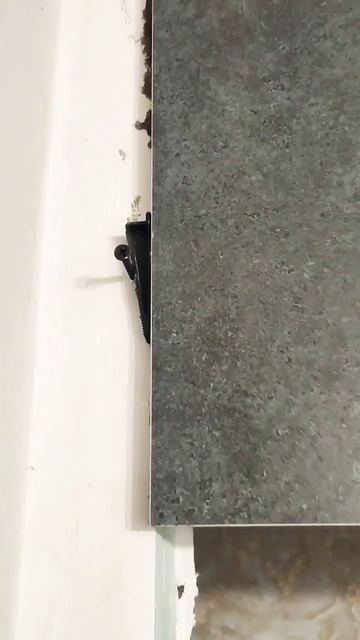 Крепление плитки над дверным проëмом. Самый простой способ. Без упора снизу.