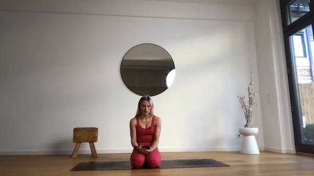 Day 4 - 20 min Mobility & Nutrition Q&A _ 1 Month Pilates x Strength смотреть онлайн