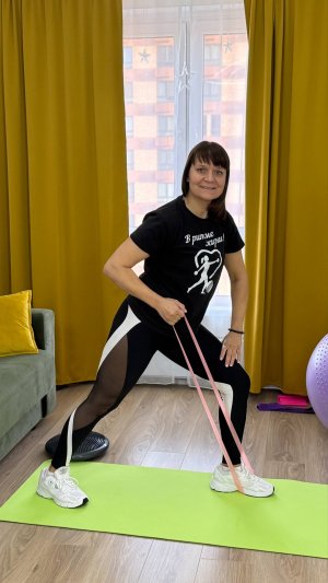 Комплекс упражнений с мини резинкой