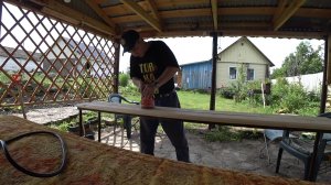 Собираю стеллаж и инкубатор в работе. будни в июне , пошли дожди.