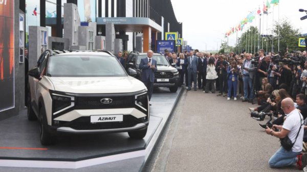 «Современный, брутальный, комфортный»: глава АвтоВАЗа о кроссовере Lada Azimut