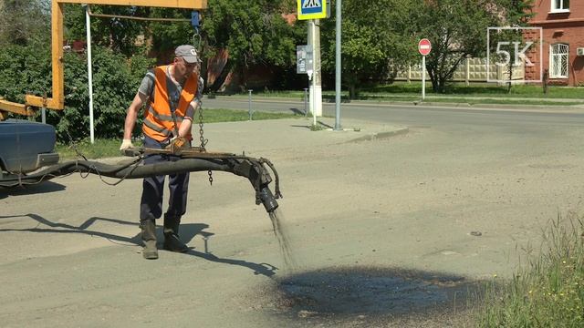 Активное проведение дорожных работ в городе 💪 смотреть онлайн