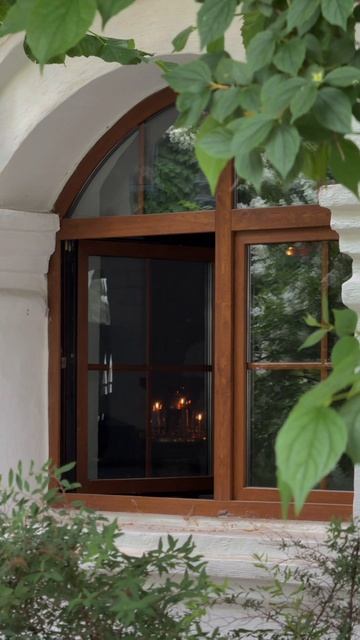 Лето в саду Сретенского монастыря