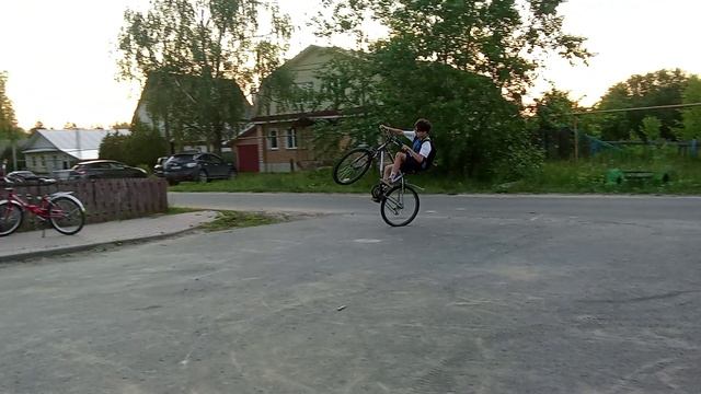 заехал в поворот на заднем смотреть онлайн