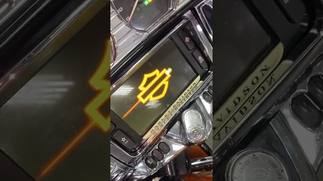 HARLEY-DAVIDSON FLHTK ULTRA LIMITED (2014) смотреть онлайн