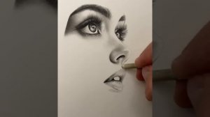 Как написать портрет красивой девушки карандашом