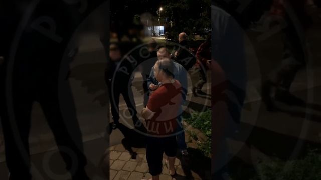 В Москве приезжий "трудолюб" сорвал наклейку Русской Общины смотреть онлайн