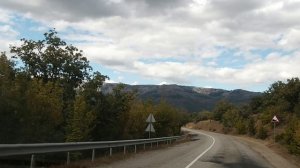 Дорога из Ялты в Судак (Крым) - через горы и вдоль моря.