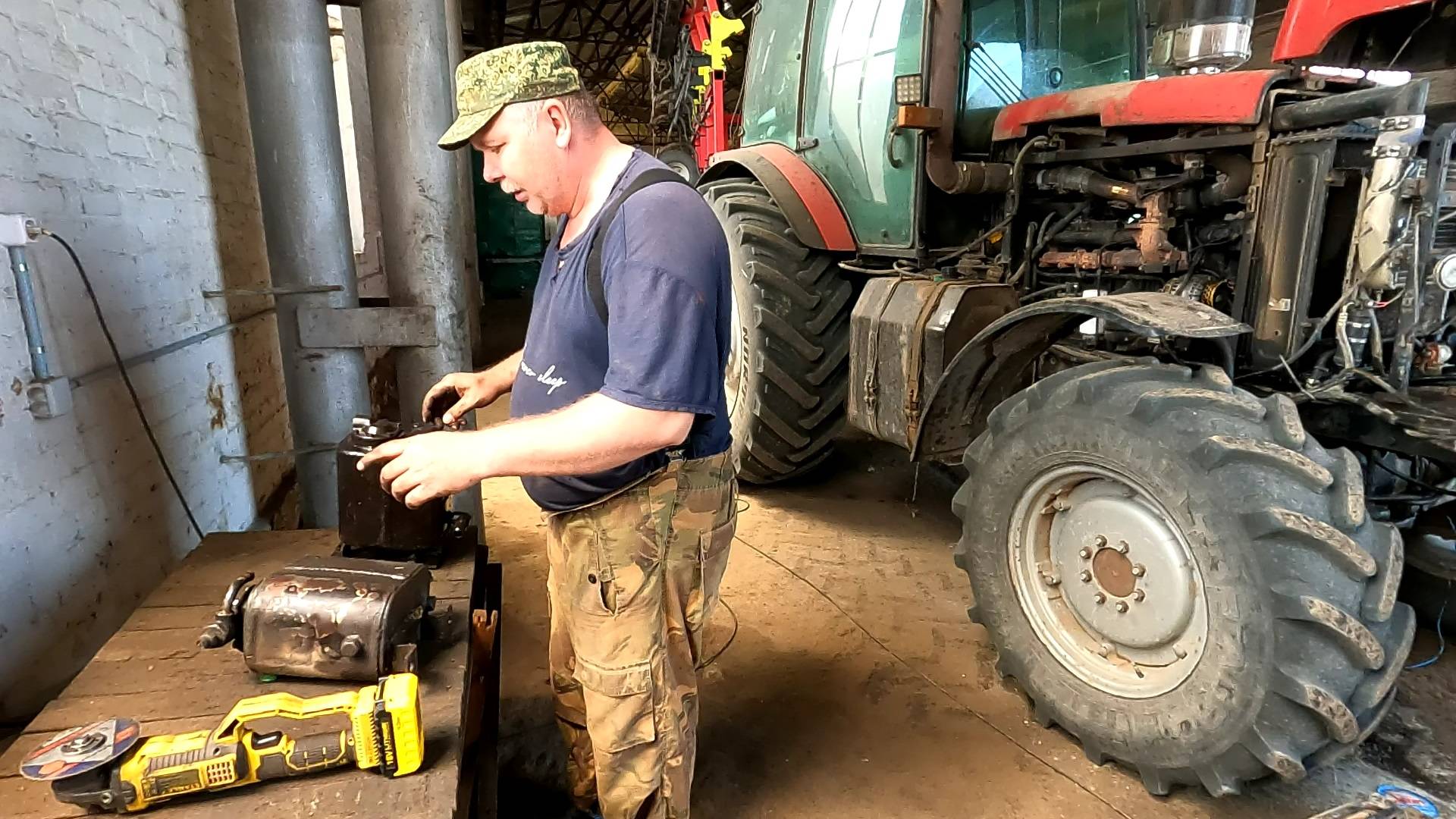 Василию Викторовичу привезли новый бачек, но он требует доработок! смотреть онлайн