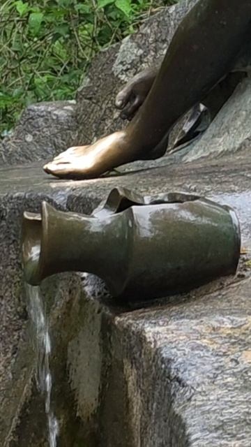 Фонтан "Девушка с кувшином" #nature #travel смотреть онлайн