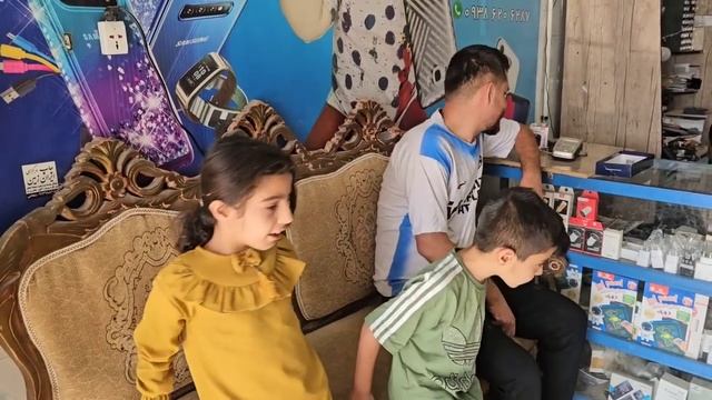 Хашем встречается со своим сыном и покупает мобильные телефоны для детей смотреть онлайн