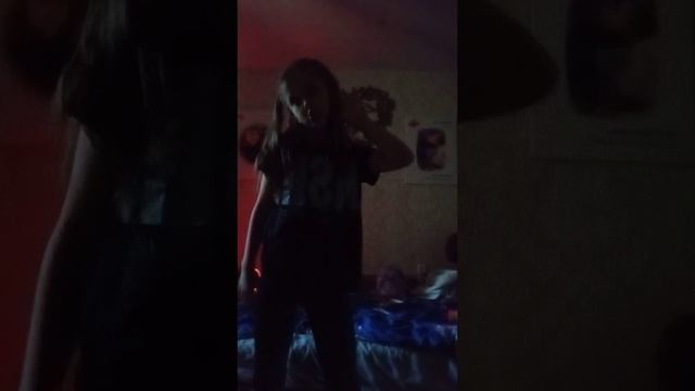 танцую яркий худи